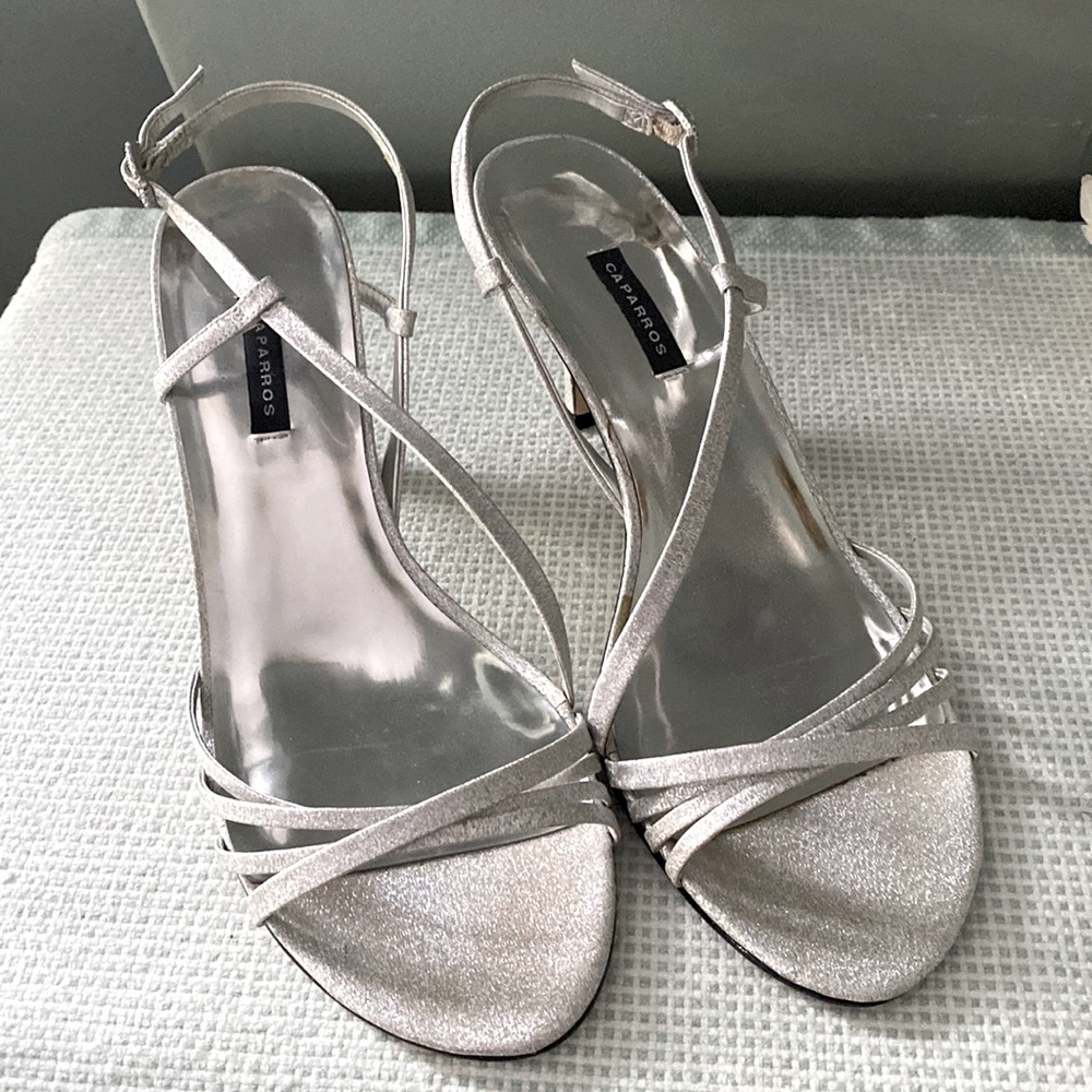 Caparros Stream; silver Metallic kitten heel sandals, 10M